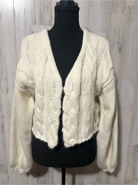 Moon River Cream Cable Knit Cropped Cardigan Sweater M Cozy Chunky